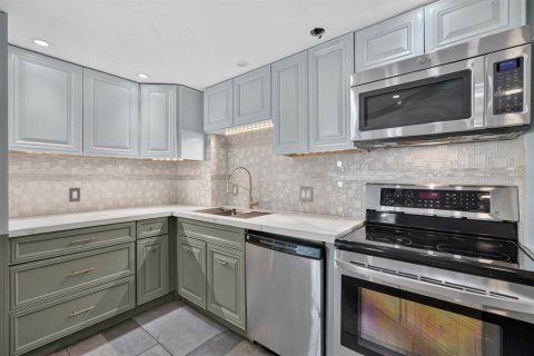 Condo in Daytona Beach, Florida, 2 bedrooms № 2149547 - photo 11