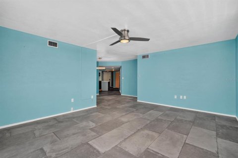 Condo in Daytona Beach, Florida, 2 bedrooms № 2149547 - photo 6