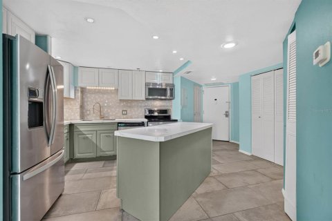 Condo in Daytona Beach, Florida, 2 bedrooms № 2149547 - photo 9