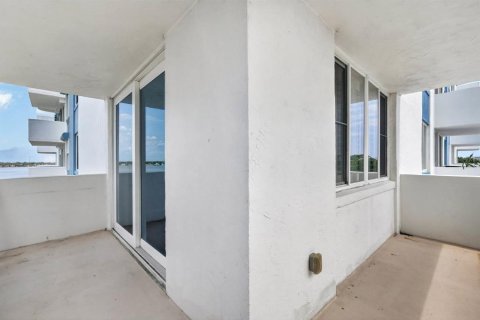 Condo in Daytona Beach, Florida, 2 bedrooms № 2149547 - photo 22
