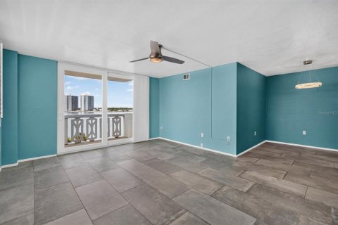 Condo in Daytona Beach, Florida, 2 bedrooms № 2149547 - photo 4