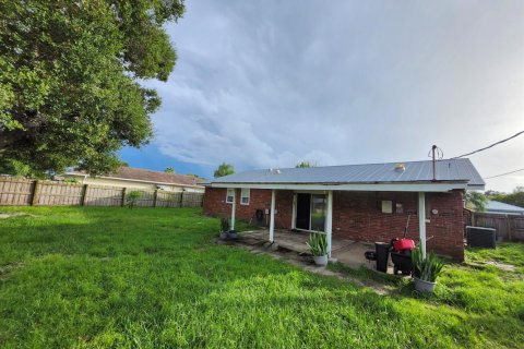 House in Port St. Lucie, Florida 3 bedrooms, 121.7 sq.m. № 2387205 - photo 3