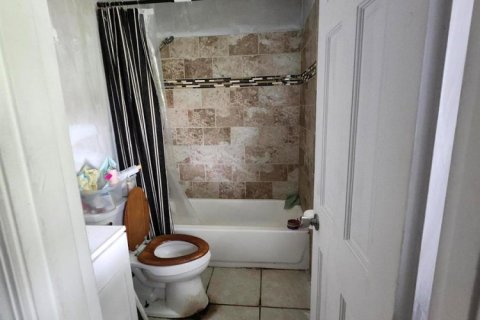 House in Port St. Lucie, Florida 3 bedrooms, 121.7 sq.m. № 2387205 - photo 8