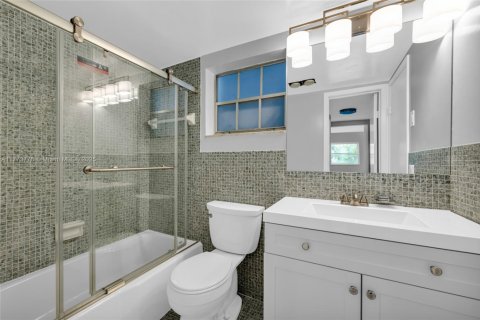 Condominio en venta en Hollywood, Florida, 1 dormitorio, 62.43 m2 № 1735640 - foto 21