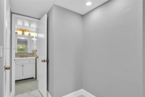 Condominio en venta en Hollywood, Florida, 1 dormitorio, 62.43 m2 № 1735640 - foto 18