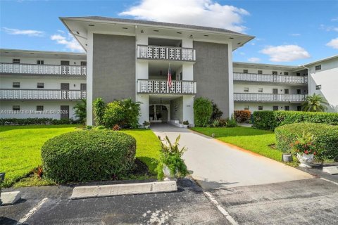 Condominio en venta en Hollywood, Florida, 1 dormitorio, 62.43 m2 № 1735640 - foto 1