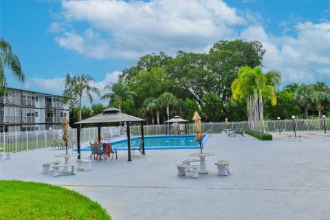 Condominio en venta en Hollywood, Florida, 1 dormitorio, 62.43 m2 № 1735640 - foto 30