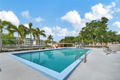 Condominio en venta en Hollywood, Florida, 1 dormitorio, 62.43 m2 № 1735640 - foto 10