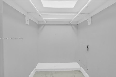 Condominio en venta en Hollywood, Florida, 1 dormitorio, 62.43 m2 № 1735640 - foto 17