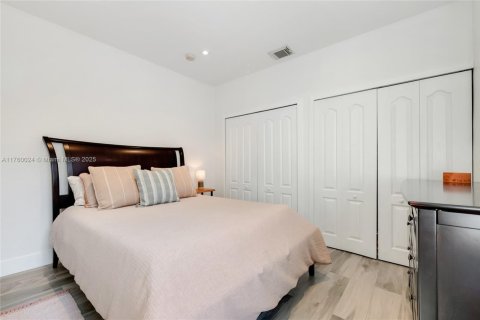 House in Doral, Florida 3 bedrooms, 184.41 sq.m. № 1864254 - photo 22