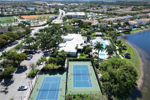 House in Doral, Florida 3 bedrooms, 184.41 sq.m. № 1864254 - photo 28