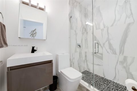 House in Doral, Florida 3 bedrooms, 184.41 sq.m. № 1864254 - photo 23