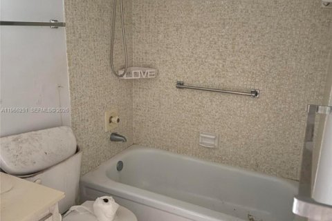 Condo in Deerfield Beach, Florida, 2 bedrooms  № 2028096 - photo 30