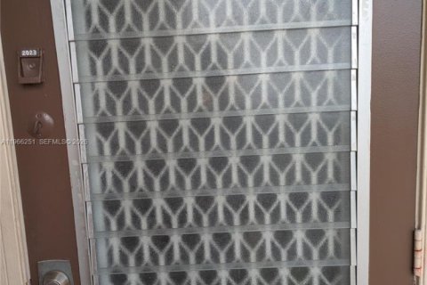 Condo in Deerfield Beach, Florida, 2 bedrooms  № 2028096 - photo 10