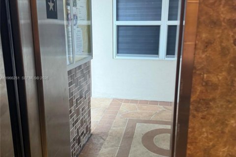 Condo in Deerfield Beach, Florida, 2 bedrooms  № 2028096 - photo 4