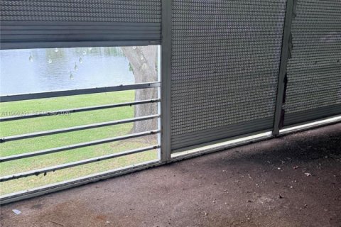 Condo in Deerfield Beach, Florida, 2 bedrooms  № 2028096 - photo 16