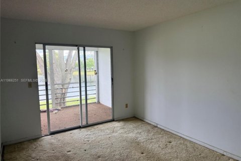 Condo in Deerfield Beach, Florida, 2 bedrooms  № 2028096 - photo 12
