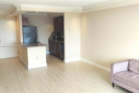 Condo in North Miami, Florida, 1 bedroom  № 1950552 - photo 8