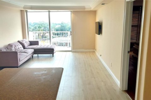 Condo in North Miami, Florida, 1 bedroom  № 1950552 - photo 4