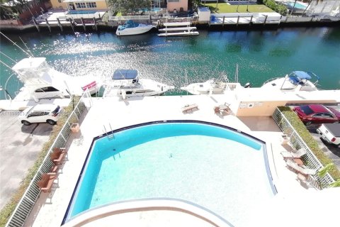 Condo in North Miami, Florida, 1 bedroom  № 1950552 - photo 2