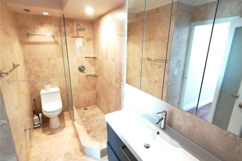 Condo in North Miami, Florida, 1 bedroom  № 1950552 - photo 13