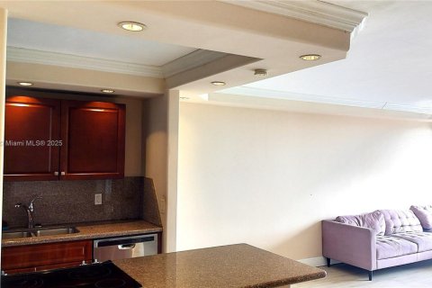 Condo in North Miami, Florida, 1 bedroom  № 1950552 - photo 5