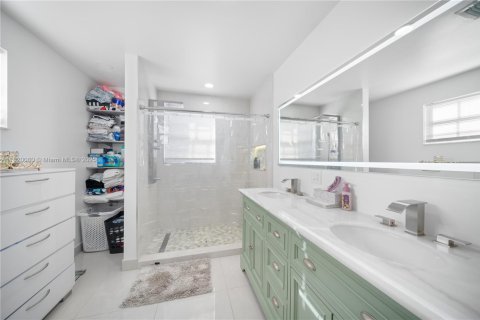 House in Pembroke Pines, Florida 4 bedrooms, 165.74 sq.m. № 1779346 - photo 29