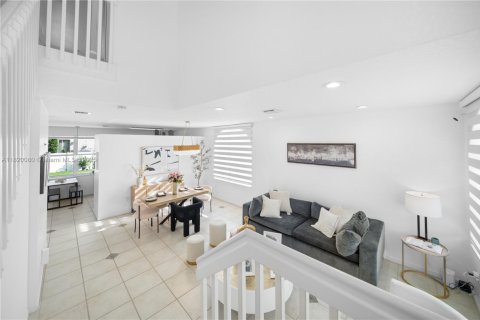 House in Pembroke Pines, Florida 4 bedrooms, 165.74 sq.m. № 1779346 - photo 23