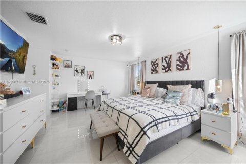 House in Pembroke Pines, Florida 4 bedrooms, 165.74 sq.m. № 1779346 - photo 25