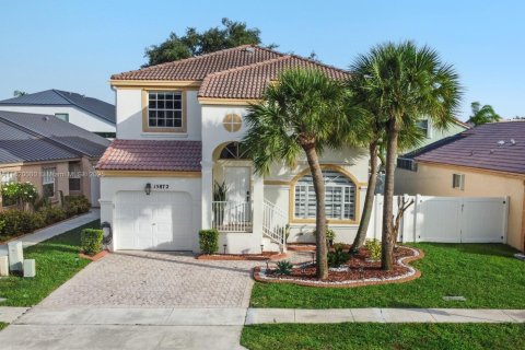 House in Pembroke Pines, Florida 4 bedrooms, 165.74 sq.m. № 1779346 - photo 1