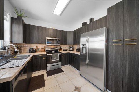 House in Pembroke Pines, Florida 4 bedrooms, 165.74 sq.m. № 1779346 - photo 6