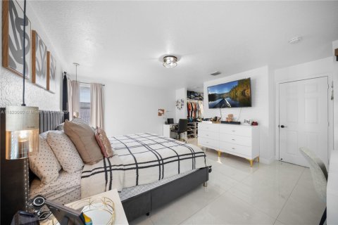 House in Pembroke Pines, Florida 4 bedrooms, 165.74 sq.m. № 1779346 - photo 27
