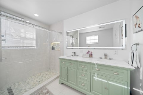 House in Pembroke Pines, Florida 4 bedrooms, 165.74 sq.m. № 1779346 - photo 28