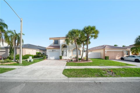 House in Pembroke Pines, Florida 4 bedrooms, 165.74 sq.m. № 1779346 - photo 2