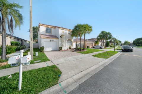 House in Pembroke Pines, Florida 4 bedrooms, 165.74 sq.m. № 1779346 - photo 4