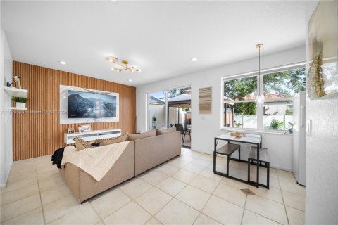 House in Pembroke Pines, Florida 4 bedrooms, 165.74 sq.m. № 1779346 - photo 11