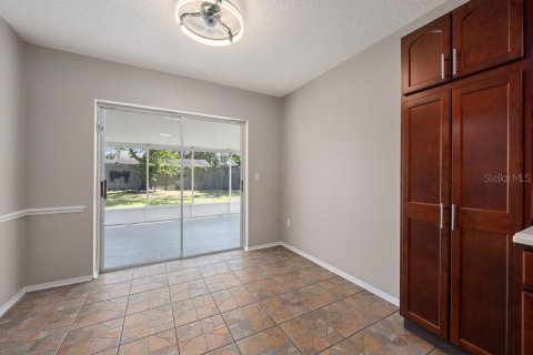 House in Orlando, Florida 3 bedrooms, 135.54 sq.m. № 2399181 - photo 9