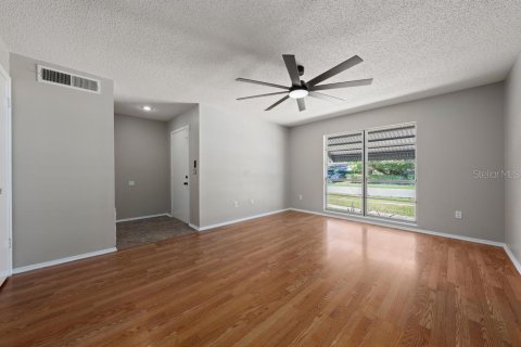 House in Orlando, Florida 3 bedrooms, 135.54 sq.m. № 2399181 - photo 20