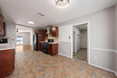 House in Orlando, Florida 3 bedrooms, 135.54 sq.m. № 2399181 - photo 8