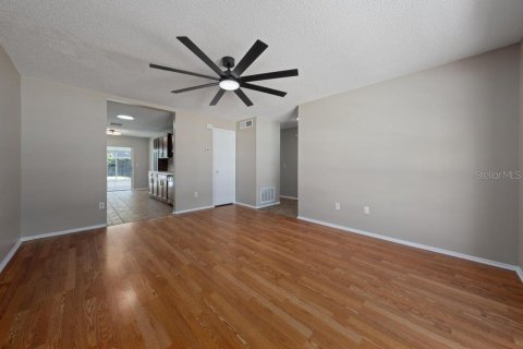 House in Orlando, Florida 3 bedrooms, 135.54 sq.m. № 2399181 - photo 3