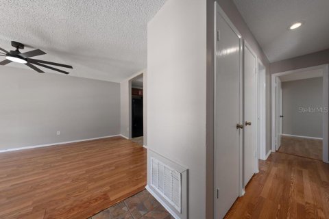 House in Orlando, Florida 3 bedrooms, 135.54 sq.m. № 2399181 - photo 18