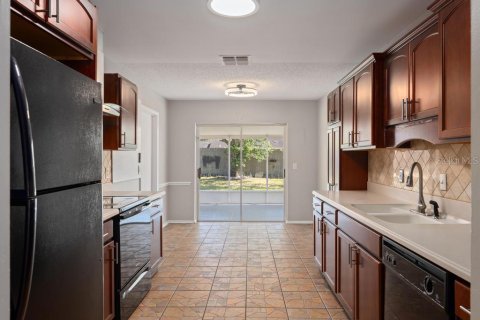 House in Orlando, Florida 3 bedrooms, 135.54 sq.m. № 2399181 - photo 5