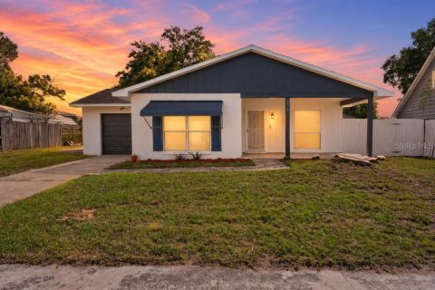 House in Orlando, Florida 3 bedrooms, 135.54 sq.m. № 2399181