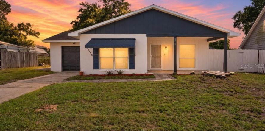 House in Orlando, Florida 3 bedrooms, 135.54 sq.m. № 2399181