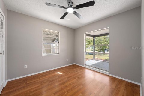 House in Orlando, Florida 3 bedrooms, 135.54 sq.m. № 2399181 - photo 15