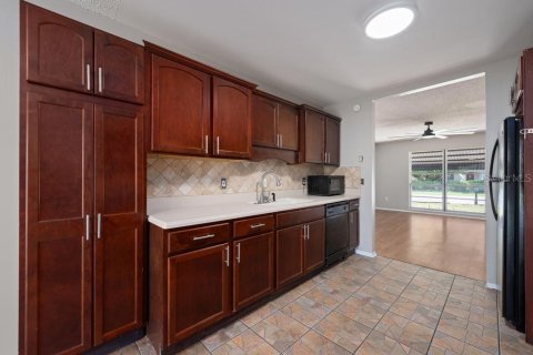 House in Orlando, Florida 3 bedrooms, 135.54 sq.m. № 2399181 - photo 10