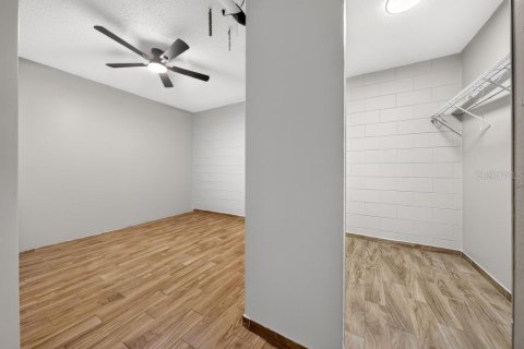 House in Orlando, Florida 3 bedrooms, 135.54 sq.m. № 2399181 - photo 21
