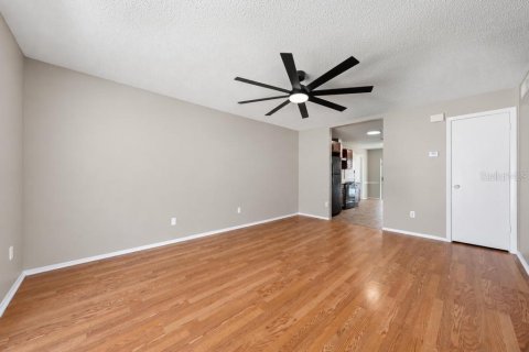 House in Orlando, Florida 3 bedrooms, 135.54 sq.m. № 2399181 - photo 4