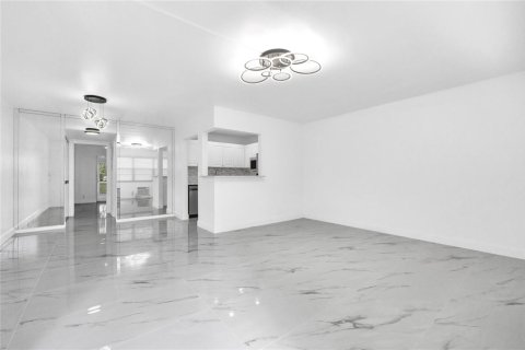 Купить кондоминиум в Дирфилд-Бич, Флорида 1 комната, 65.03м2, № 2083774 - фото 15
