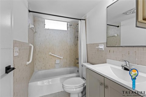 Condo in Aventura, Florida, 1 bedroom  № 1728124 - photo 13